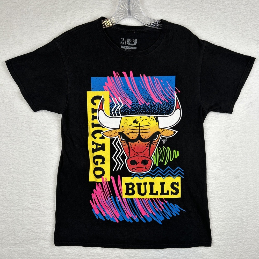 Vintage NBA Chicago Bulls T Shirt Medium Big Graphic Made In‎ USA